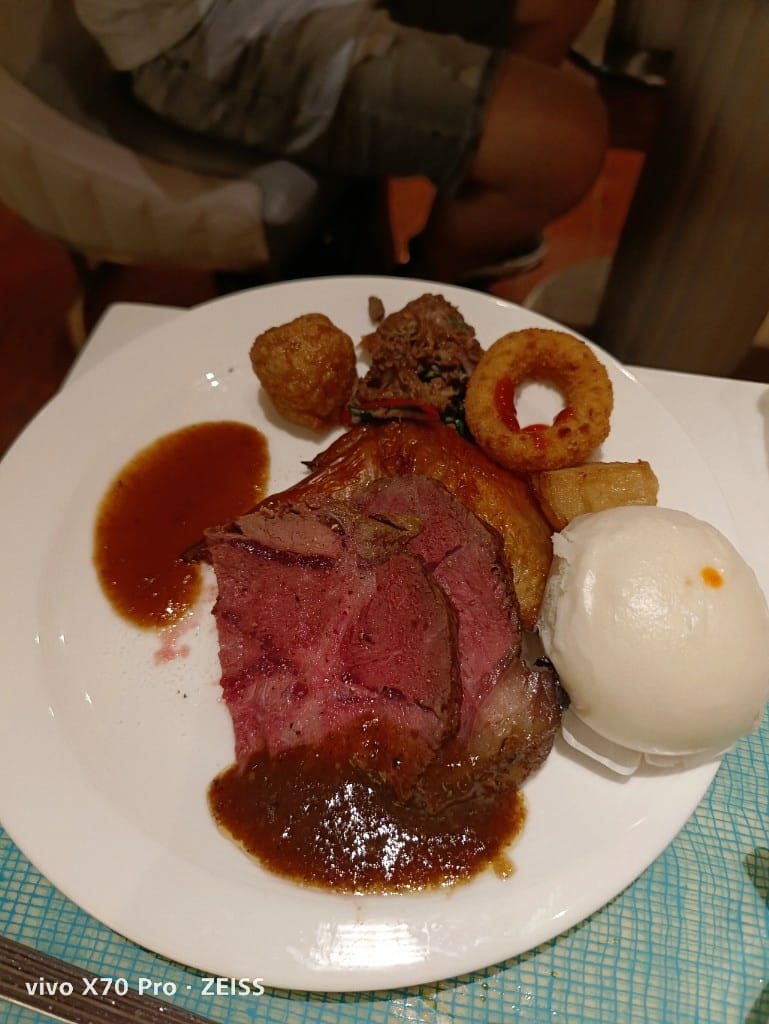 【台北吃到飽】美福彩匯下午茶，回味美味的爐烤牛排、牛肉湯和NO1的甜點❤️