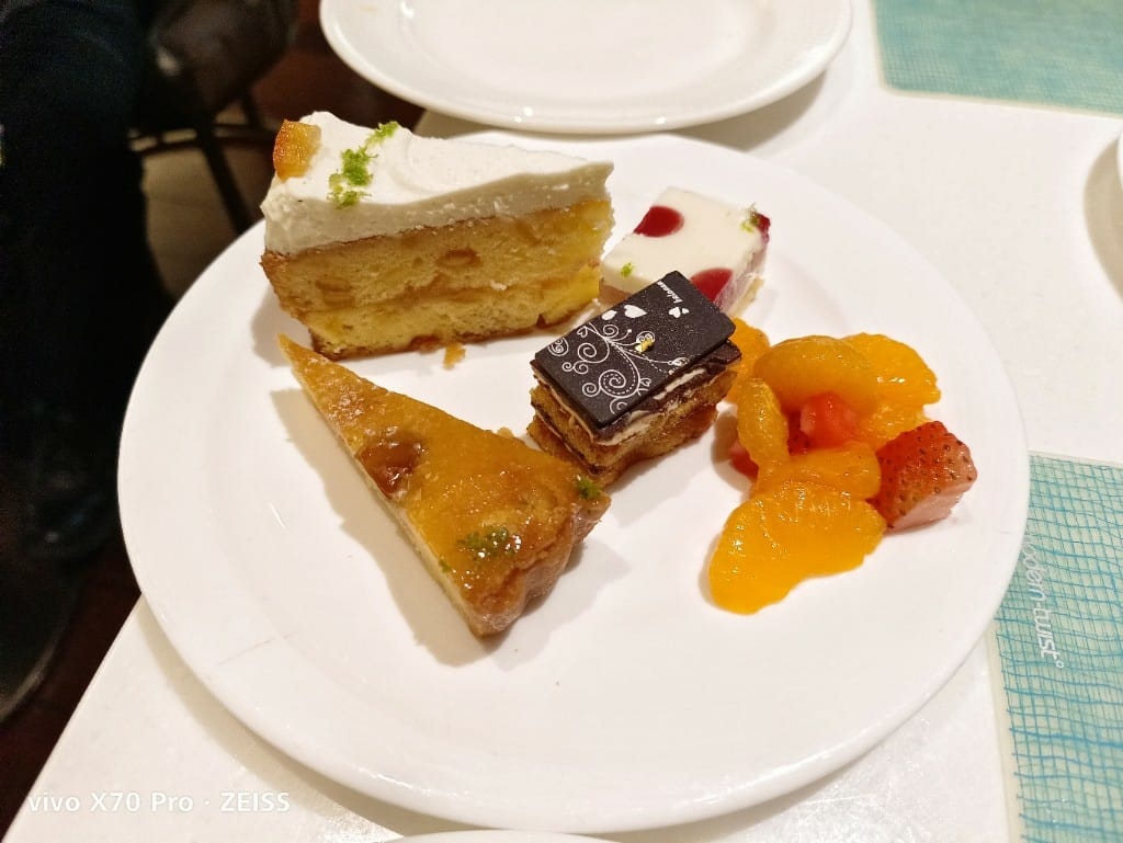 【台北吃到飽】美福彩匯下午茶，回味美味的爐烤牛排、牛肉湯和NO1的甜點❤️