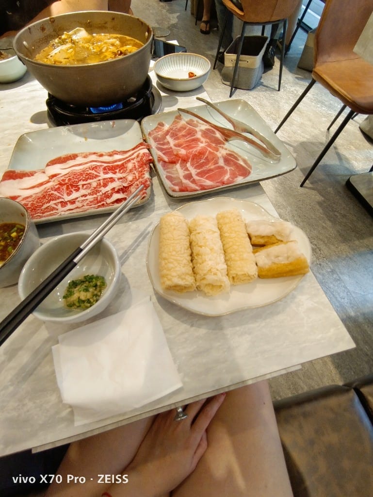 【新莊吃到飽】幸月港式雞煲，新莊最新港式火鍋吃到飽😸