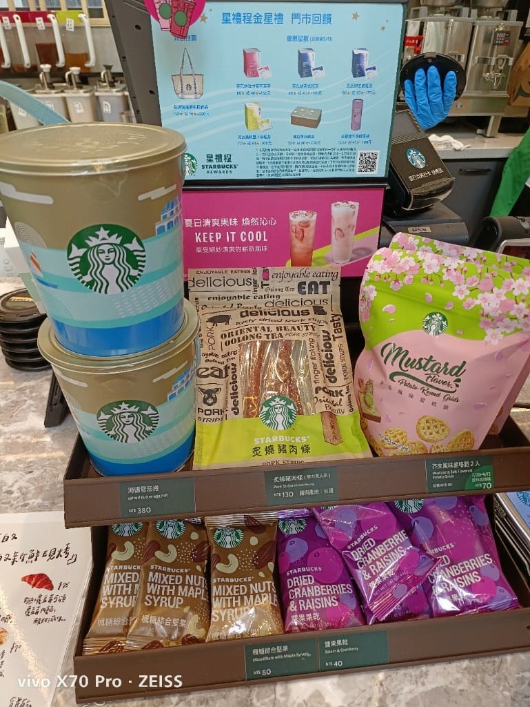 【台北咖啡】星巴克 (時代寓所門市)，超級挑高又提供酒精飲品的星巴克❤️
