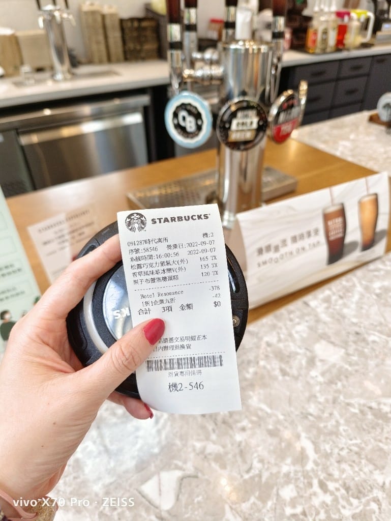 【台北咖啡】星巴克 (時代寓所門市)，超級挑高又提供酒精飲品的星巴克❤️