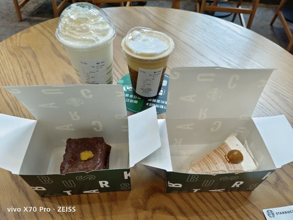 【台北咖啡】星巴克 (時代寓所門市)，超級挑高又提供酒精飲品的星巴克❤️