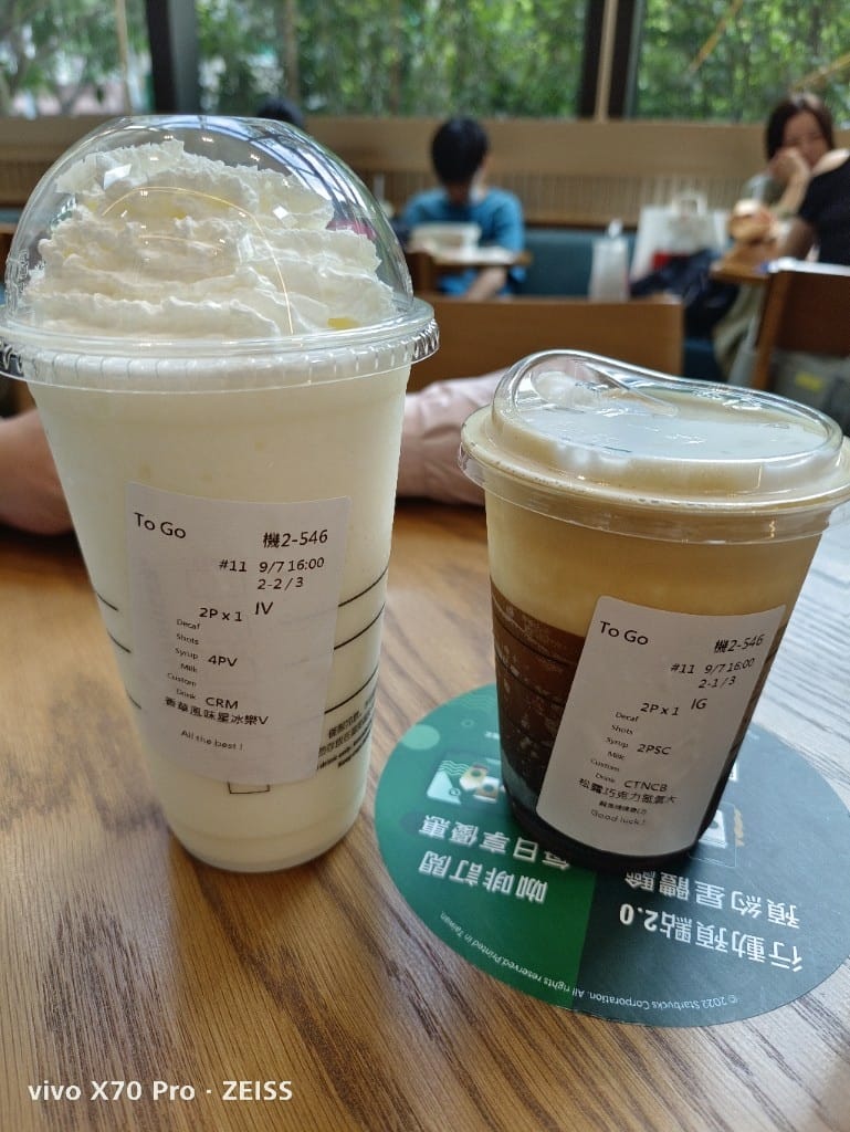 【台北咖啡】星巴克 (時代寓所門市)，超級挑高又提供酒精飲品的星巴克❤️