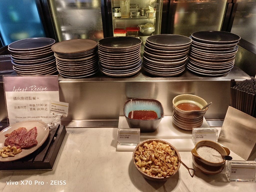 【台北吃到飽】艾美寒舍探索廚房假日午餐，中秋BBQ加菜，小龍蝦麵包蟹干貝自由😍