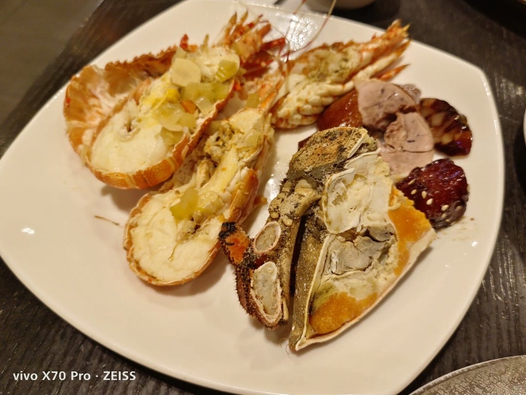 【台北吃到飽】艾美寒舍探索廚房假日午餐，中秋BBQ加菜，小龍蝦麵包蟹干貝自由😍