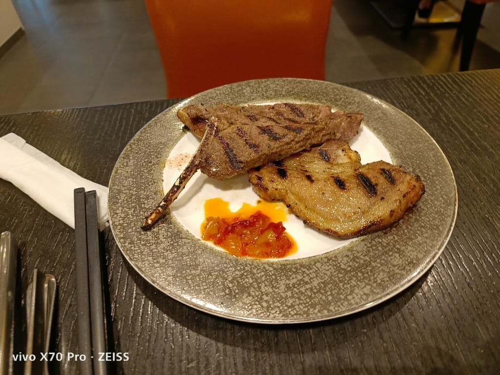 【台北吃到飽】艾美寒舍探索廚房假日午餐，中秋BBQ加菜，小龍蝦麵包蟹干貝自由😍