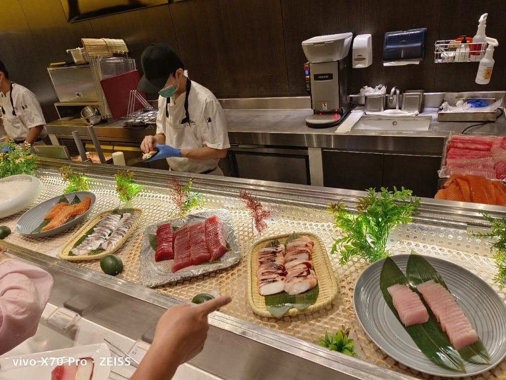 【台北吃到飽】艾美寒舍探索廚房假日午餐，中秋BBQ加菜，小龍蝦麵包蟹干貝自由😍