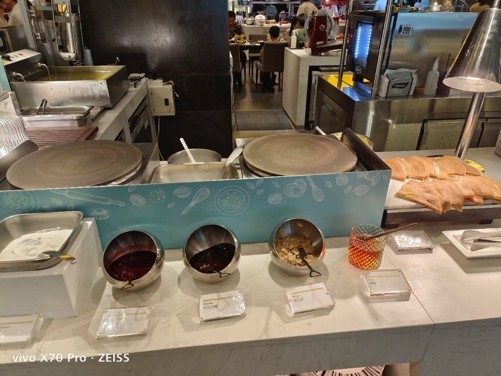 【台北吃到飽】艾美寒舍探索廚房假日午餐，中秋BBQ加菜，小龍蝦麵包蟹干貝自由😍