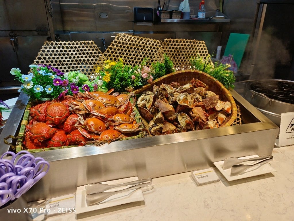 【台北吃到飽】艾美寒舍探索廚房假日午餐，中秋BBQ加菜，小龍蝦麵包蟹干貝自由😍