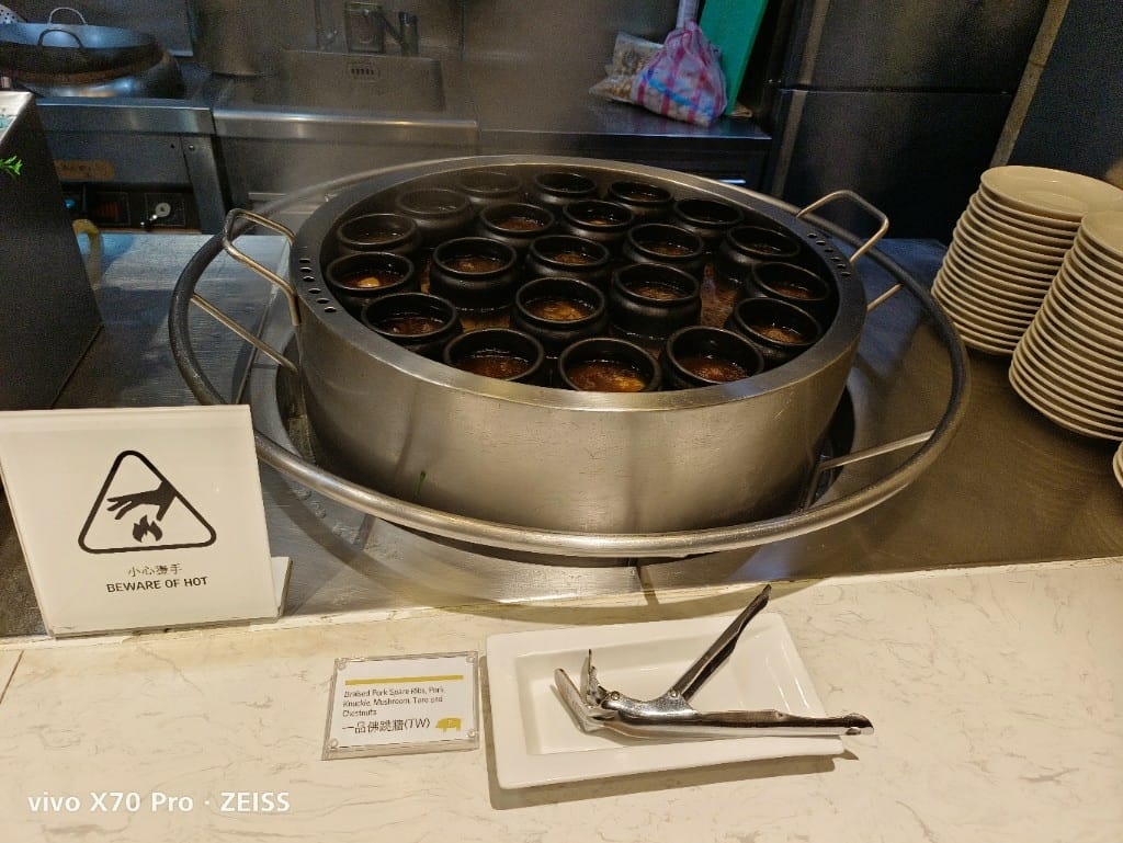 【台北吃到飽】艾美寒舍探索廚房假日午餐，中秋BBQ加菜，小龍蝦麵包蟹干貝自由😍
