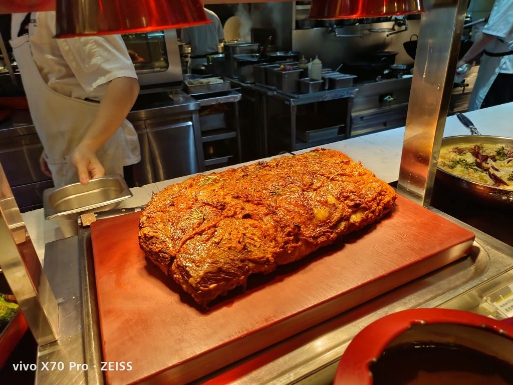 【台北吃到飽】艾美寒舍探索廚房假日午餐，中秋BBQ加菜，小龍蝦麵包蟹干貝自由😍