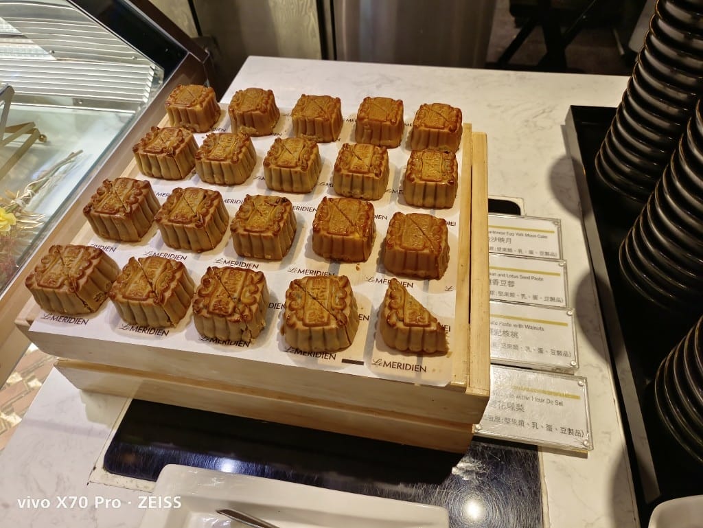 【台北吃到飽】艾美寒舍探索廚房假日午餐，中秋BBQ加菜，小龍蝦麵包蟹干貝自由😍