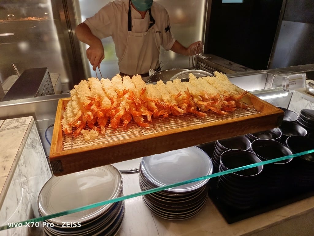 【台北吃到飽】艾美寒舍探索廚房假日午餐，中秋BBQ加菜，小龍蝦麵包蟹干貝自由😍