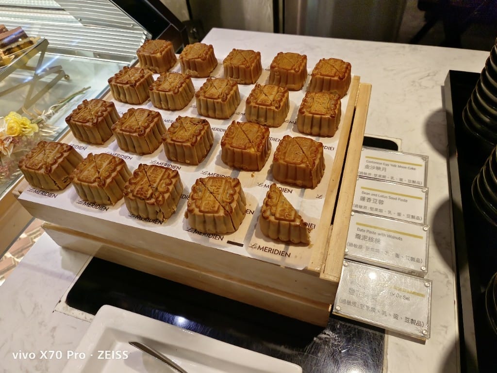 【台北吃到飽】艾美寒舍探索廚房假日午餐，中秋BBQ加菜，小龍蝦麵包蟹干貝自由😍