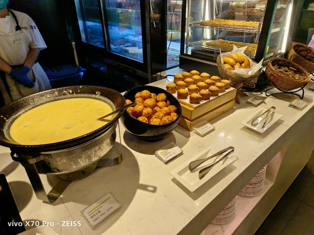 【台北吃到飽】艾美寒舍探索廚房假日午餐，中秋BBQ加菜，小龍蝦麵包蟹干貝自由😍