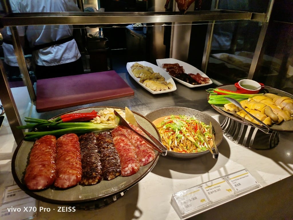 【台北吃到飽】艾美寒舍探索廚房假日午餐，中秋BBQ加菜，小龍蝦麵包蟹干貝自由😍