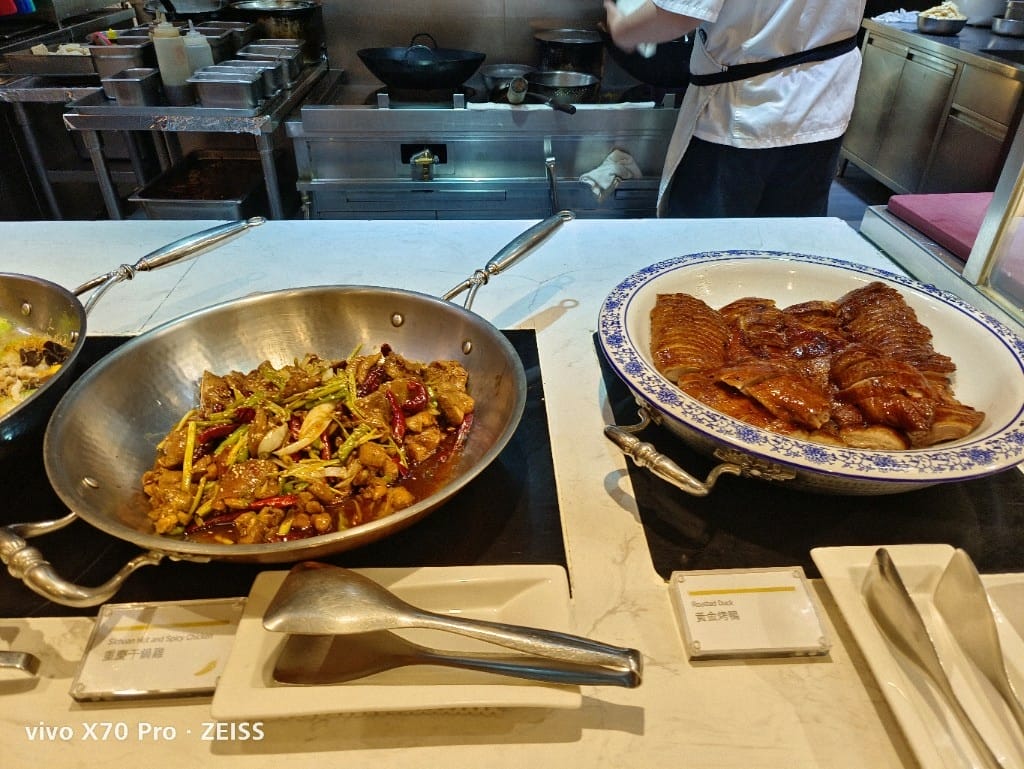 【台北吃到飽】艾美寒舍探索廚房假日午餐，中秋BBQ加菜，小龍蝦麵包蟹干貝自由😍