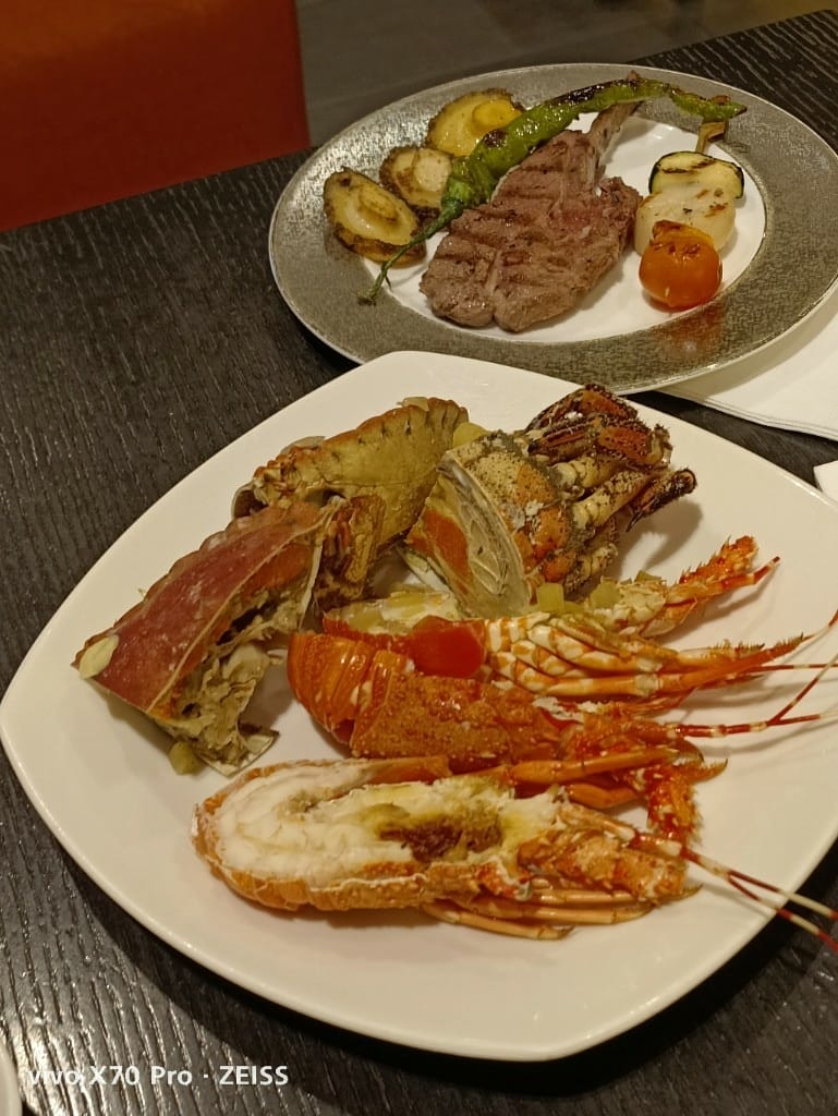 【台北吃到飽】艾美寒舍探索廚房假日午餐，中秋BBQ加菜，小龍蝦麵包蟹干貝自由😍
