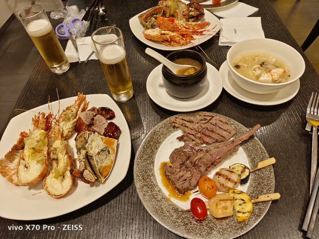 【台北吃到飽】艾美寒舍探索廚房假日午餐，中秋BBQ加菜，小龍蝦麵包蟹干貝自由😍