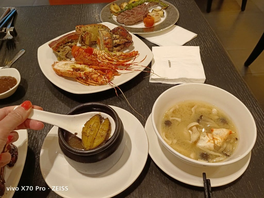 【台北吃到飽】艾美寒舍探索廚房假日午餐，中秋BBQ加菜，小龍蝦麵包蟹干貝自由😍