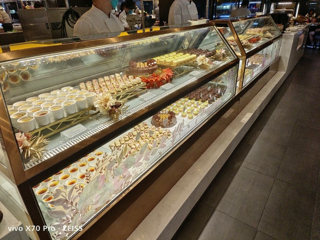 【台北吃到飽】艾美寒舍探索廚房假日午餐，中秋BBQ加菜，小龍蝦麵包蟹干貝自由😍
