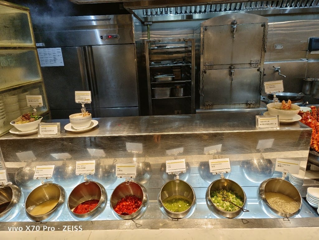 【台北吃到飽】艾美寒舍探索廚房假日午餐，中秋BBQ加菜，小龍蝦麵包蟹干貝自由😍