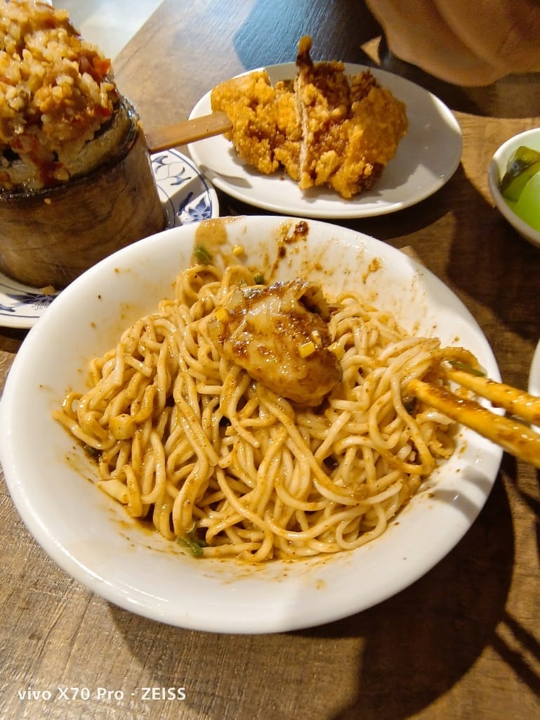 【台北美食】永康街美食，白水豆花&金雞母 &老鄧