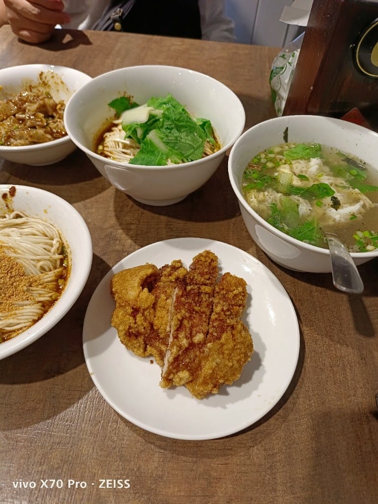 【台北美食】永康街美食，白水豆花&金雞母 &老鄧