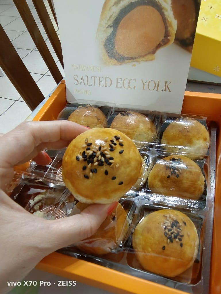 【中秋伴手禮】法朋烘培坊，秒殺的蛋黃酥開箱😸