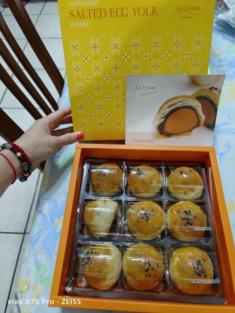 【中秋伴手禮】法朋烘培坊，秒殺的蛋黃酥開箱😸