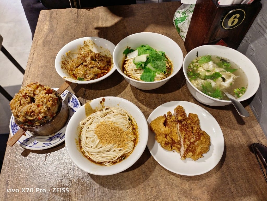 【台北美食】永康街美食，白水豆花&金雞母 &老鄧