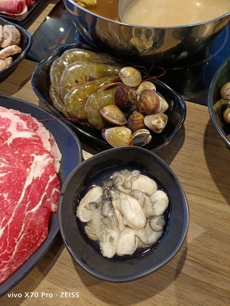 【桃園吃到飽】孫太太嚴選超市火鍋吃到飽，肉品和海鮮都不錯的平價吃到飽😸