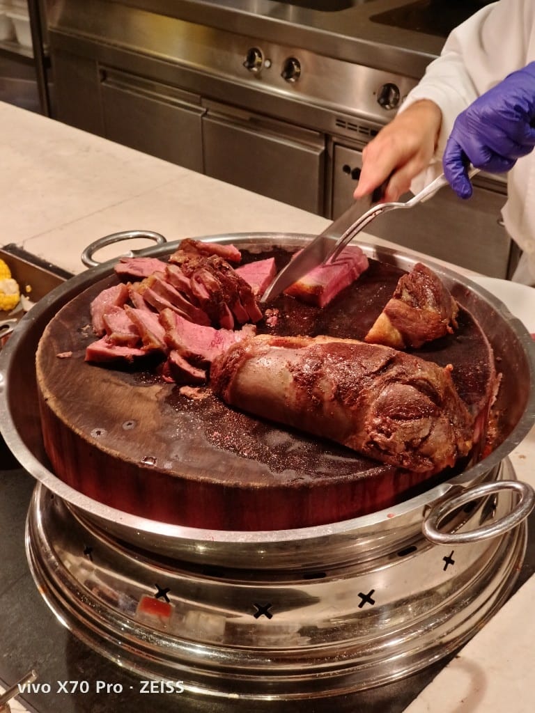 【台北吃到飽】美福彩匯下午茶15訪，回味美味的爐烤牛排、牛肉湯和NO1的甜點❤️