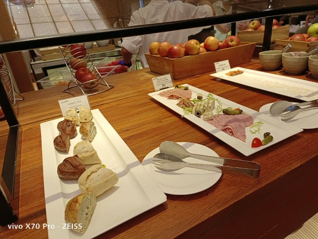 【台北吃到飽】美福彩匯下午茶15訪，回味美味的爐烤牛排、牛肉湯和NO1的甜點❤️