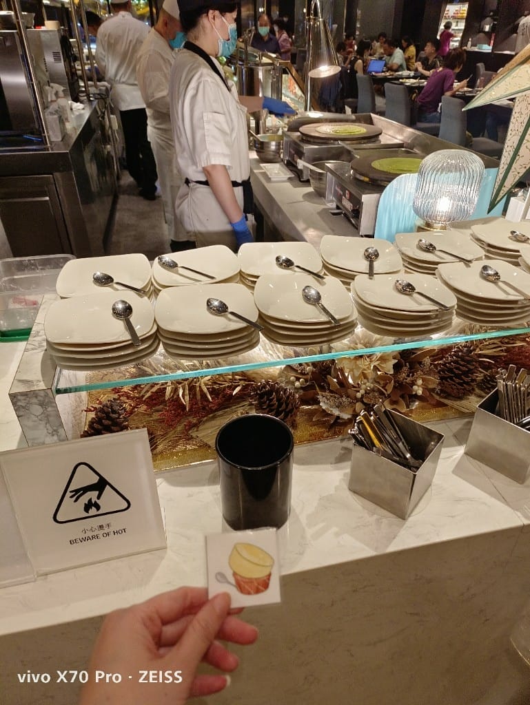 【台北吃到飽】艾美寒舍探索廚房，下午茶餐券買一送一（一人不到600）