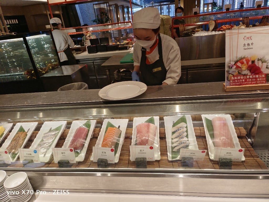 【台北吃到飽】香格里拉遠企CAFE平日午餐，秋蟹季開跑囉！20220923