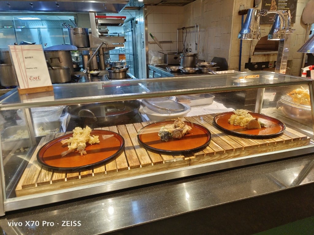 【台北吃到飽】香格里拉遠企CAFE平日午餐，秋蟹季開跑囉！20220923