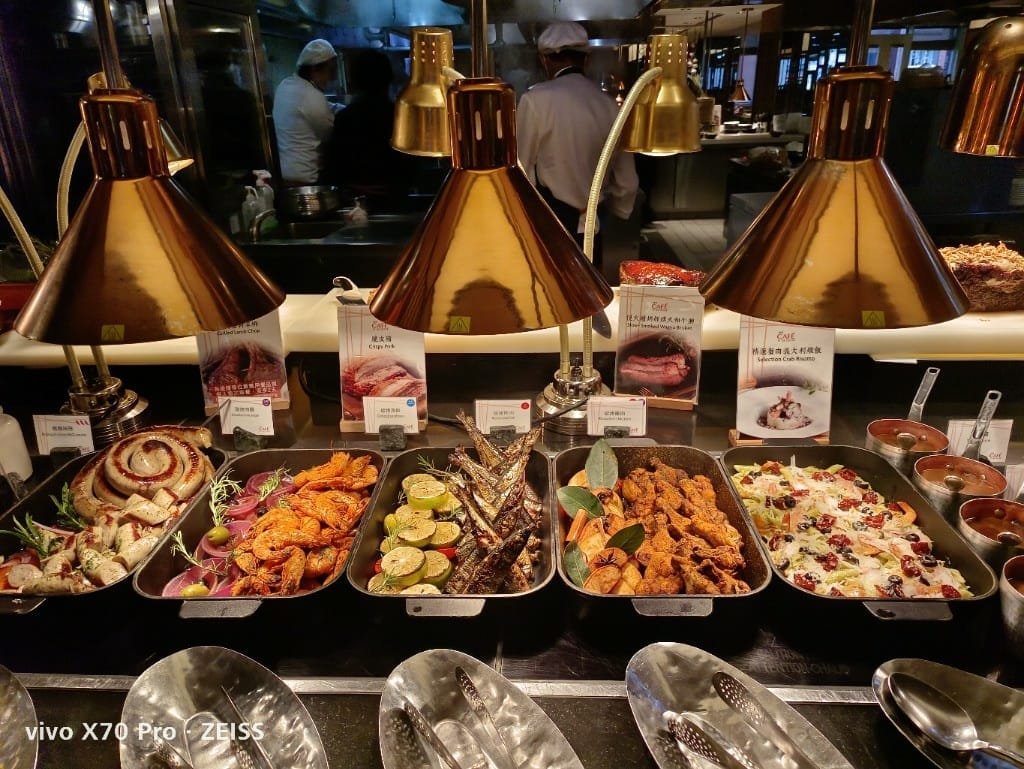 【台北吃到飽】香格里拉遠企CAFE平日午餐，秋蟹季開跑囉！20220923