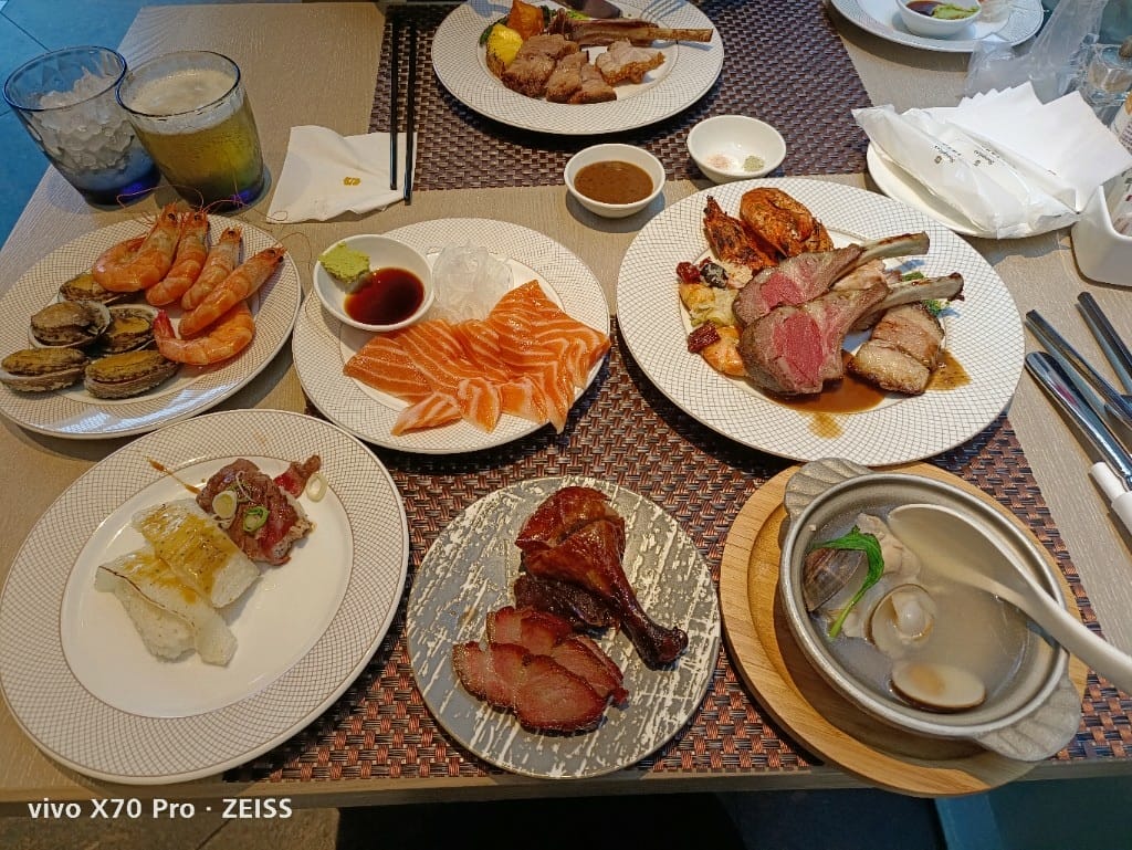 【台北吃到飽】香格里拉遠企CAFE平日午餐，秋蟹季開跑囉！20220923