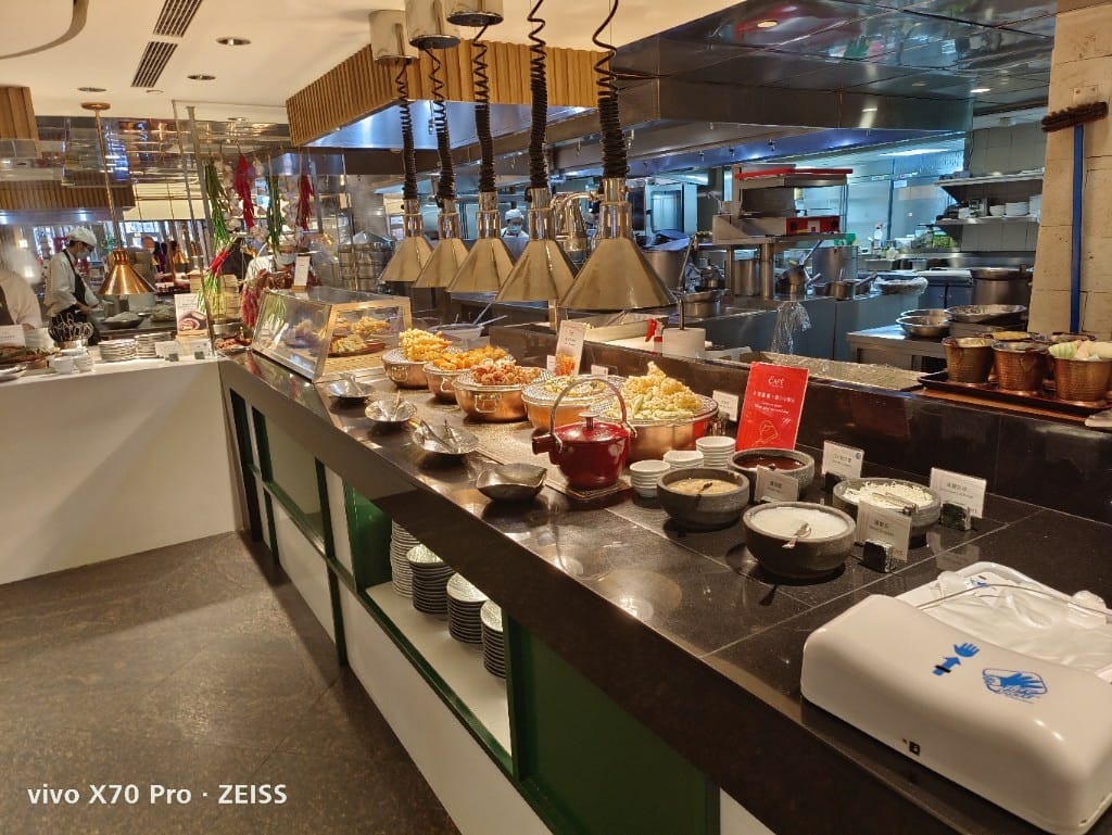 【台北吃到飽】香格里拉遠企CAFE平日午餐，秋蟹季開跑囉！20220923