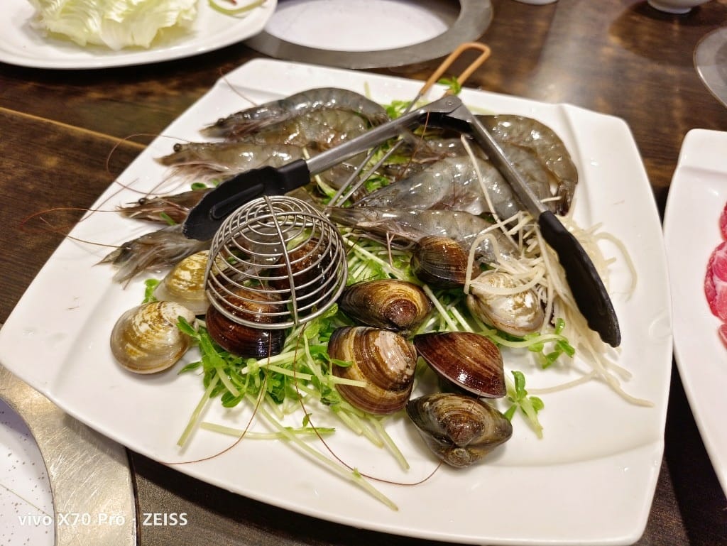 【新莊美食】 喜園火鍋新莊幸福店，食材新鮮又美味的火鍋店