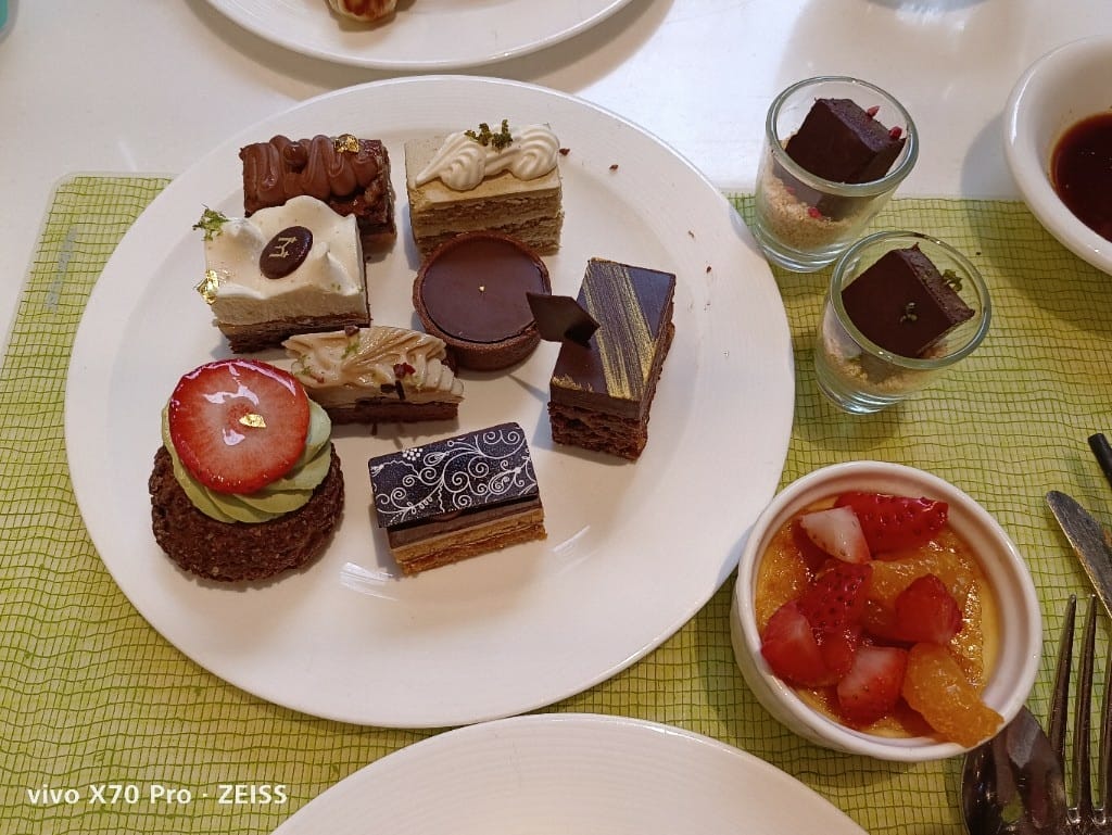 【台北吃到飽】美福彩匯午餐17訪，金卡會員買一送一