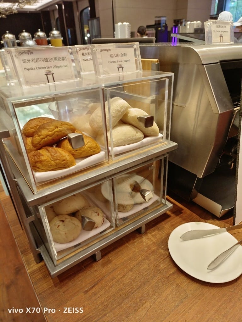 【台北吃到飽】美福彩匯午餐17訪，金卡會員買一送一