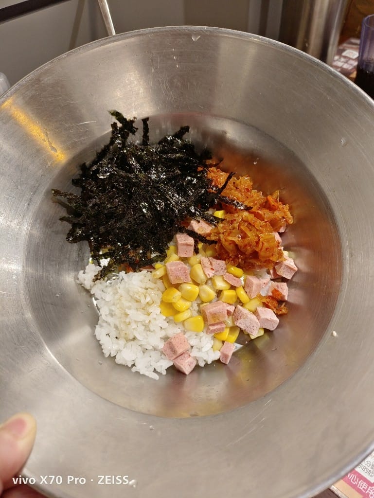 【新莊吃到飽】『 兩餐 』두끼韓國年糕火鍋吃到飽，韓式炸雞好好吃哦
