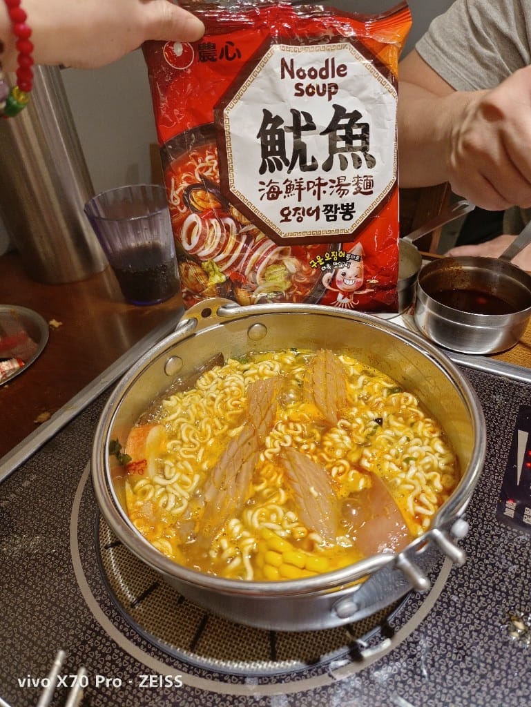 【新莊吃到飽】『 兩餐 』두끼韓國年糕火鍋吃到飽，韓式炸雞好好吃哦
