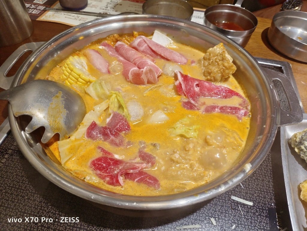 【新莊吃到飽】『 兩餐 』두끼韓國年糕火鍋吃到飽，韓式炸雞好好吃哦