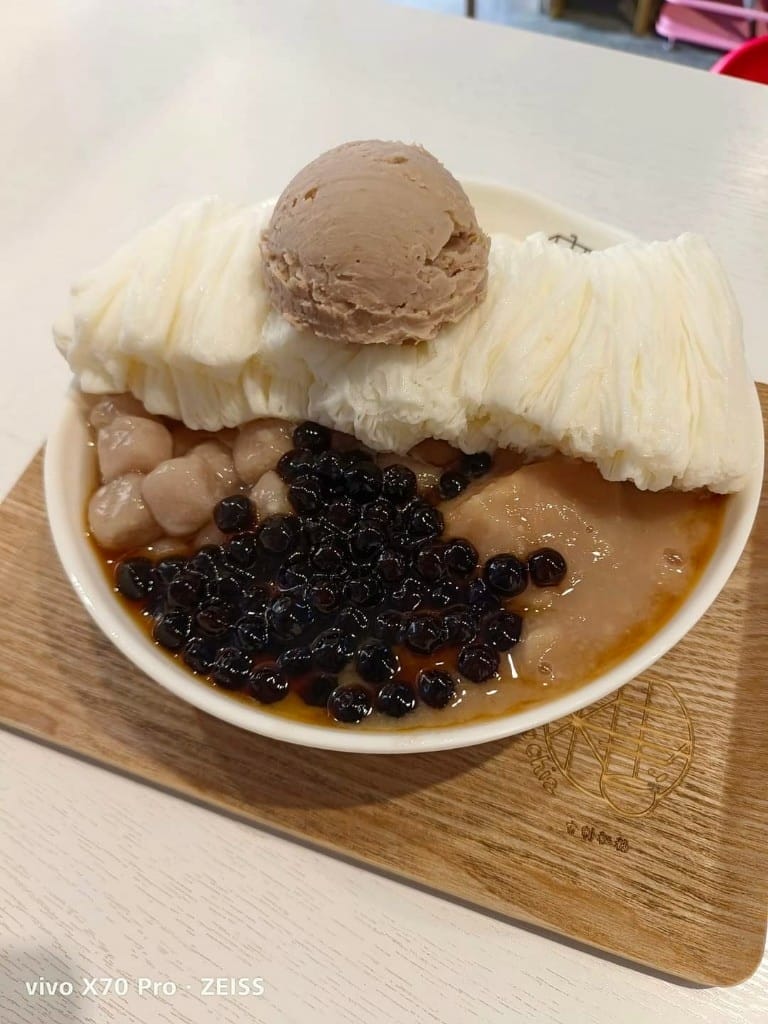 【新莊美食】何家甜品鋪剉冰雪花冰，料好實在又不甜膩的雪花冰
