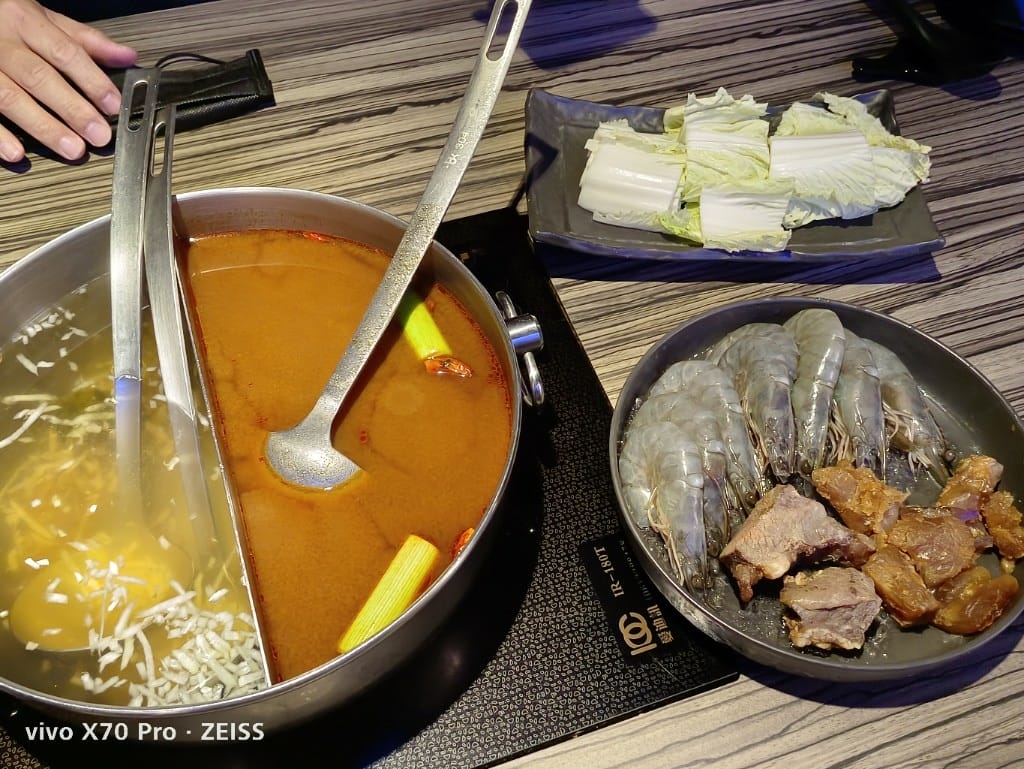 【台北吃到飽】狂野麻神麻辣火鍋2訪，有現煎牛排的麻辣鍋吃到飽耶！