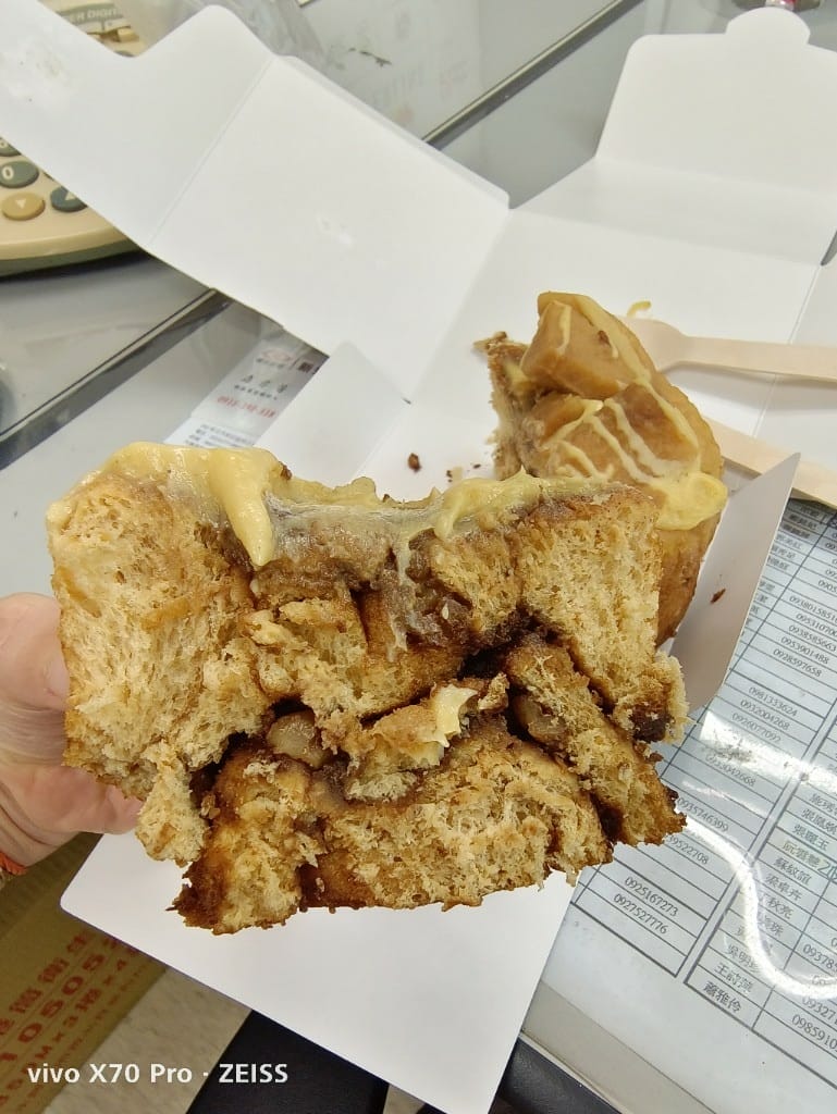 【新莊美食】捲捲人生，此生必嚐的肉桂捲買三送一哦！