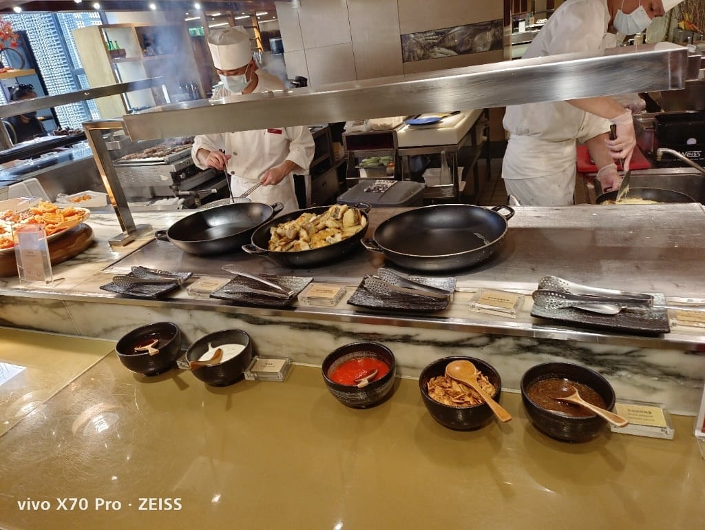 【台北吃到飽】 君悅酒店彩日本料理，純日料吃到飽，HSBC買一送一哦！